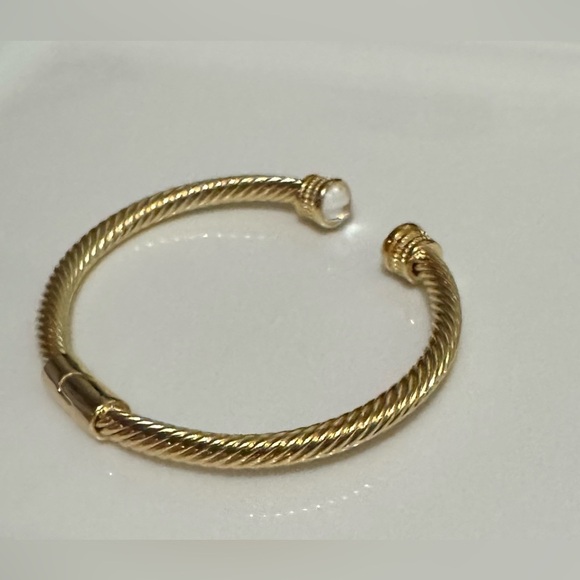 Gold Tone Cable Flex Cuff Clear Crystals on the ends! Stunning!NWOT - Picture 4 of 8